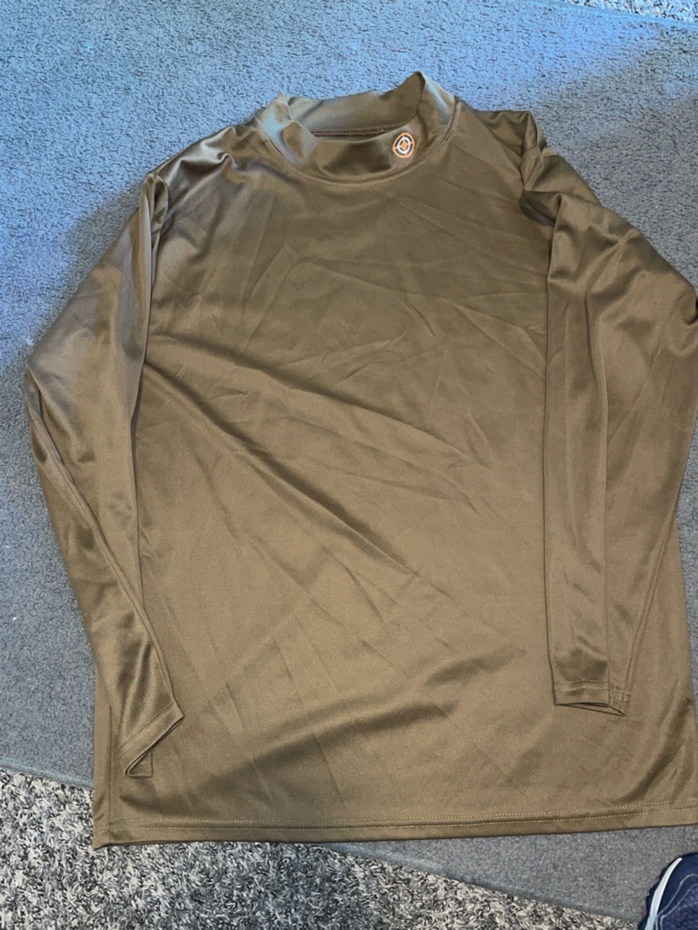Men's Long-Sleeve Performance Tee in Olive